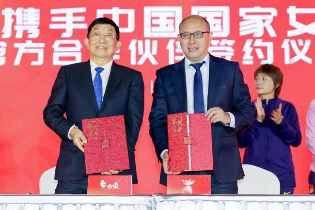 第11分钟，阿利森出球失误被断，福登禁区右侧左脚推射，阿利森及时补救化险为夷。